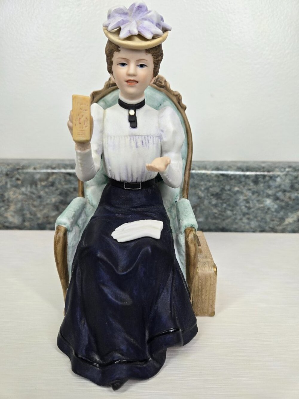 Vintage 1982 Avon Mrs. Albee President's Club Award Porcelain Figurine